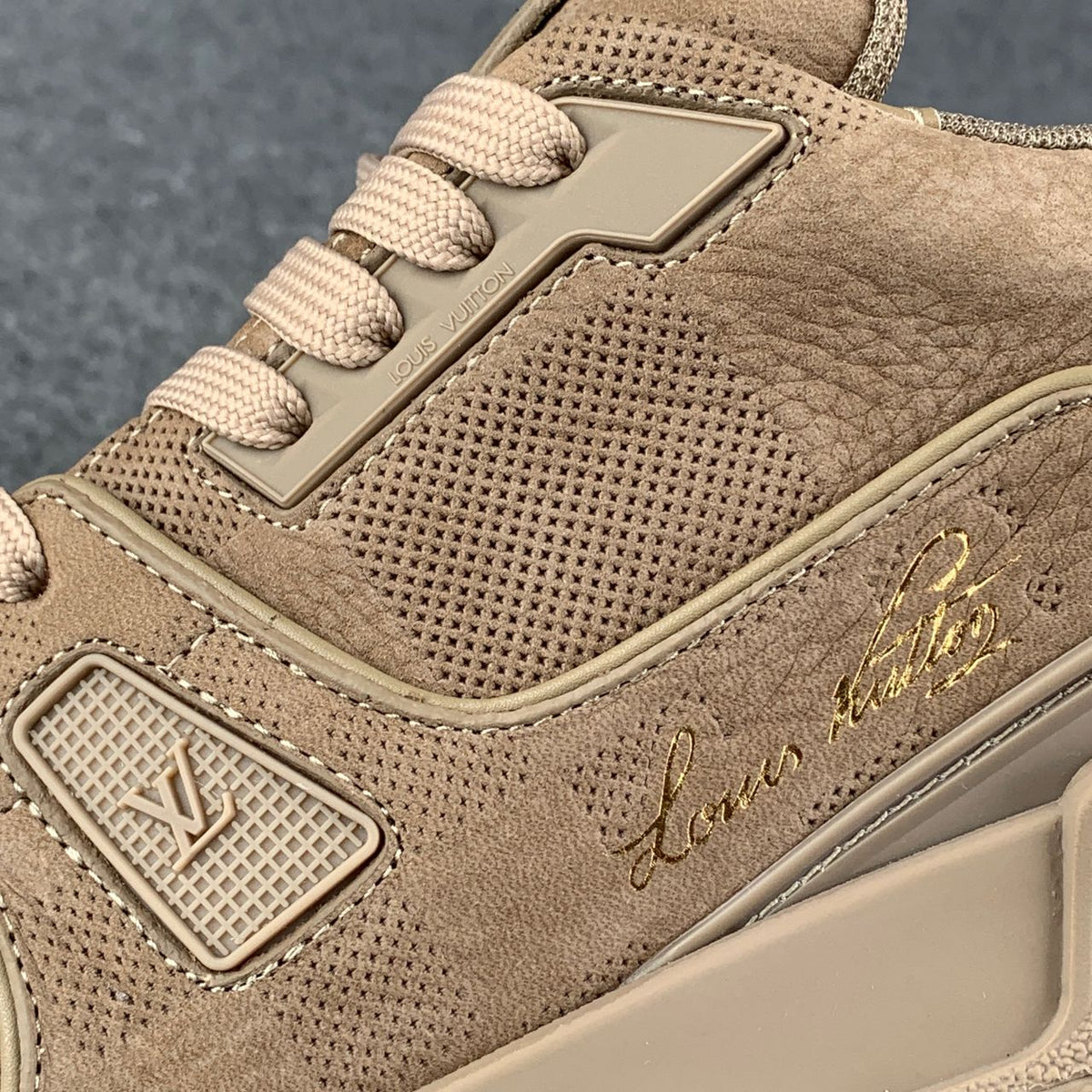 LV Trainer 'Taupe'